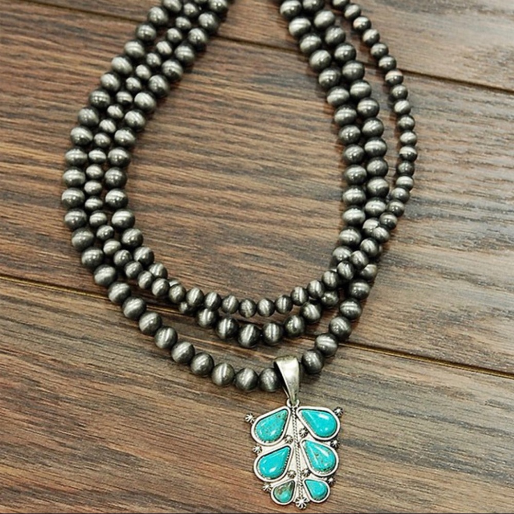 Pendant Navajo Pearl Necklace
